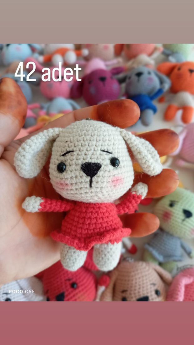 Renkli El Örgüsü amigurumi köpek